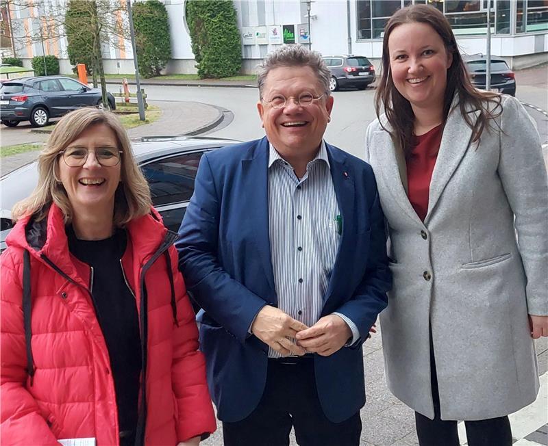Drei von der SPD: Frauke Langen, Niedersachsens Sozialminister Andreas Philippi und Landtagsabgeordnete Corinna Lange (von links).