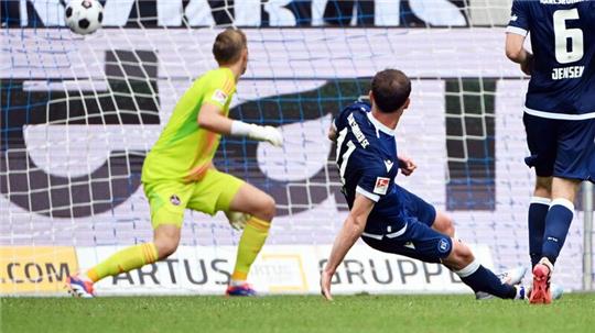 Dreifacher Torschütze: Budu Zivzivadze vom KSC.
