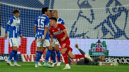 Dreifacher Torschütze: Dzenan Pejcinovic (M) beim 4:0-Sieg des VfB Stuttgart beim FC Hansa Rostock.
