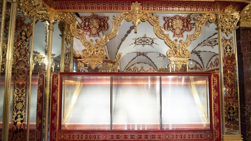 Grünes Gewölbe zeigt gestohlene Juwelen wieder am alten Ort Dresden: Die Dresdner Schatzkammer Grünes Gewölbe zeigt gestohlene Juwelen wieder am alten Ort. (Archivbild)