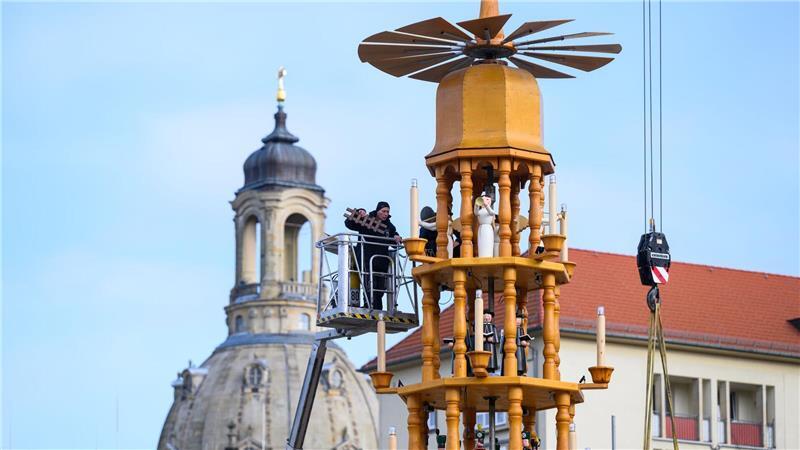 Dresden startet mit dem Aufbau am Striezelmarkt