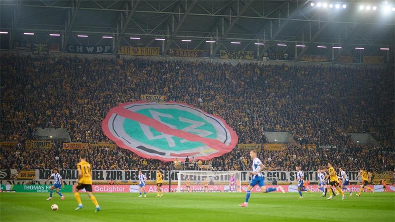 Giftig und hitzig nur auf dem Rasen: Hertha siegt in Dresden Dresdner Ultras und ihre Meinung zum DFB.
