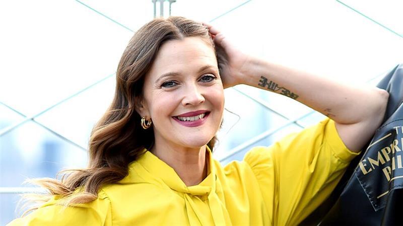 Das kleine Mädchen aus „E.T.“ - Drew Barrymore - wird 50 Drew Barrymore 2020 bei ihrer Talkshow „The Drew Barrymore Show“ im Empire State Building.