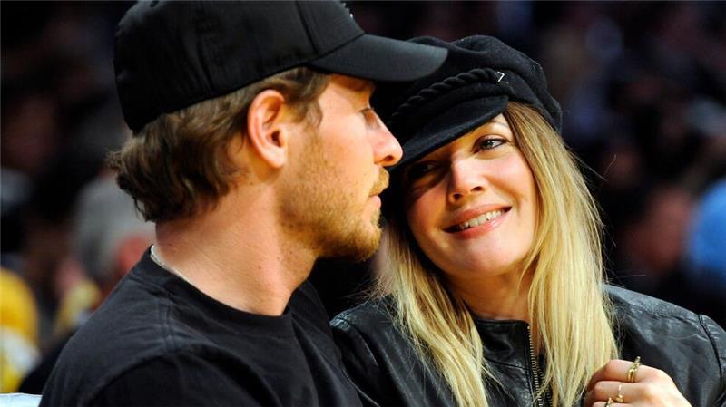 Das kleine Mädchen aus „E.T.“ - Drew Barrymore - wird 50 Drew Barrymore und ihr damaliger Ehemann Will Kopelman im Jahr 2011 in Los Angeles.