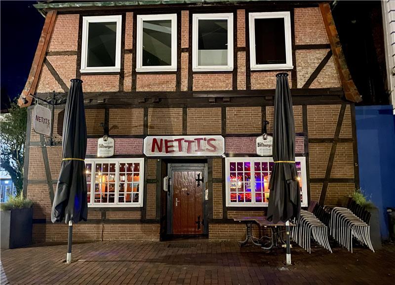 Auf Kneipentour in Buxtehude: Wenn der Abend anders endet als geplant Drinnen brennt noch Licht, doch das Netti's hat schon geschlossen.