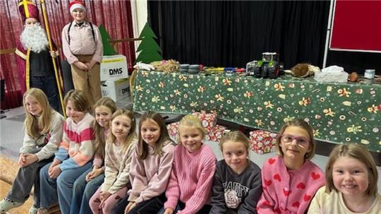 Dritt- und Viertklässler der Grundschule Wischhafen studieren wieder ein Weihnachtstheaterstück ein.