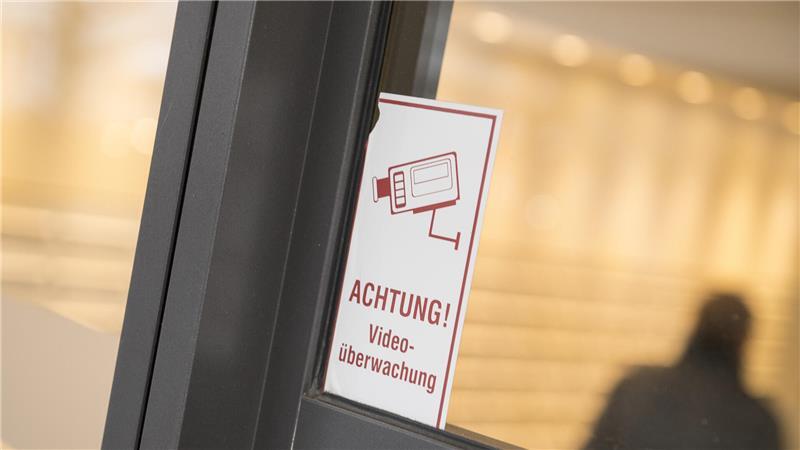 Dritte müssen darüber aufgeklärt werden, dass sie beim Betreten eines Grundstücks möglicherweise aufgenommen werden.