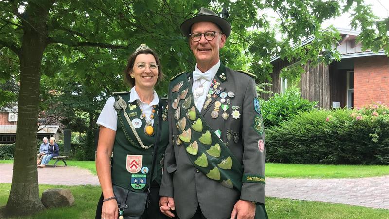 Drochtersens neuer Schützenkönig Frank Viemann mit Ehefrau Birte.