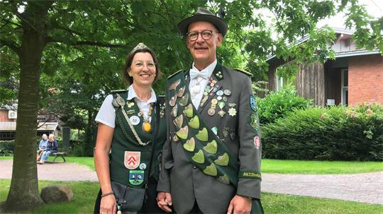 Drochtersens neuer Schützenkönig Frank Viemann mit Ehefrau Birte.