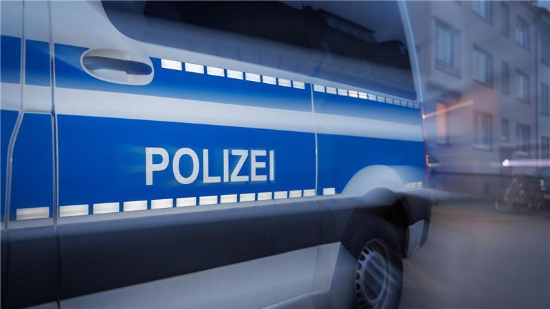 Drogen, Messer und Bargeld gingen der Polizei in Buxtehude ins Netz - drei Tatverdächtige sollen in Untersuchungshaft kommen. (Symbolbild)