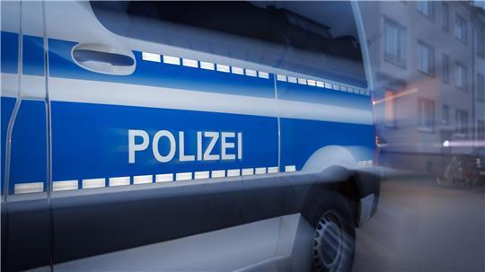 Drogen, Messer und Bargeld gingen der Polizei in Buxtehude ins Netz - drei Tatverdächtige sollen in Untersuchungshaft kommen. (Symbolbild)