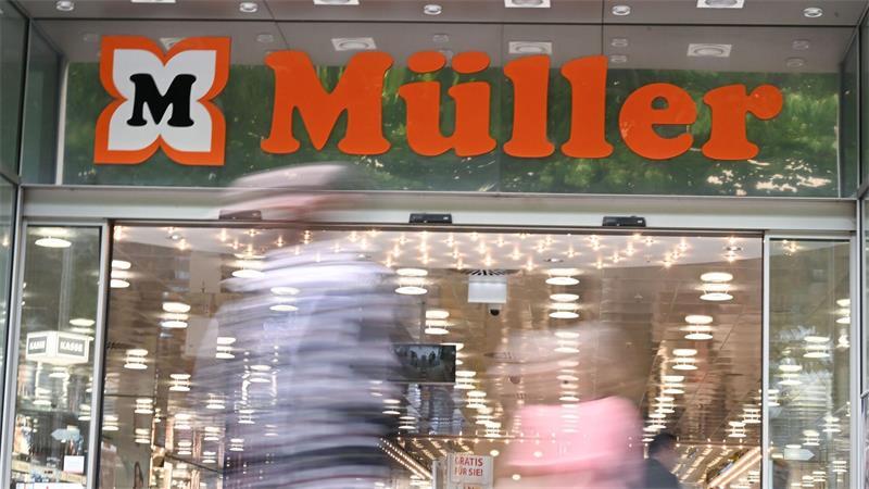 Drogeriemarktkette Müller beschäftigt rund 35.500 Menschen. (Archivbild)