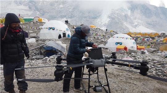 Drohnen sollen helfen, die Sicherheit am Everest zu erhöhen.