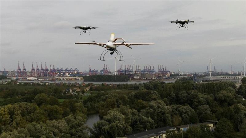 Drohnen über dem Hamburger Hafen.