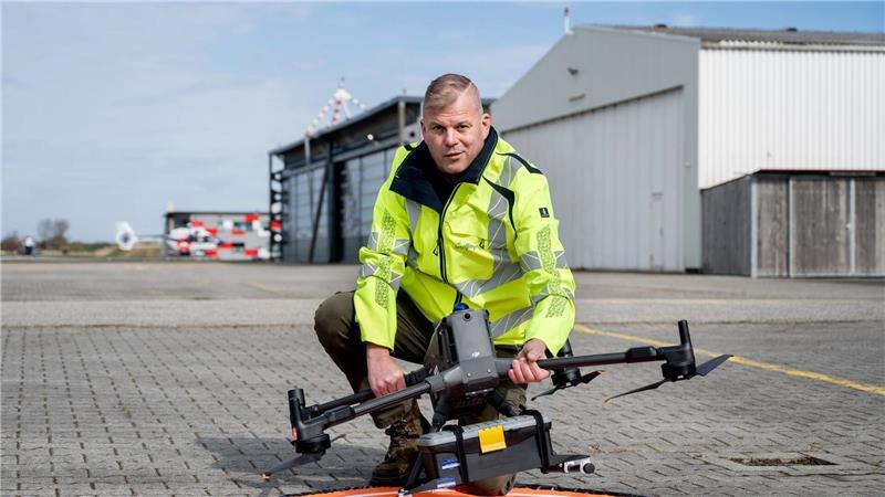 Drohnenpilot Ingo Hellmann fliegt die Frachtdrohne nun regelmäßig zu Testzwecken nach Juist.