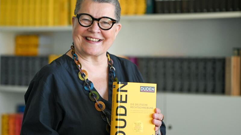 „ChatGPT“ und „Klimakleber“ im neuen Duden Duden-Chefredakteurin Kathrin Kunkel-Razum