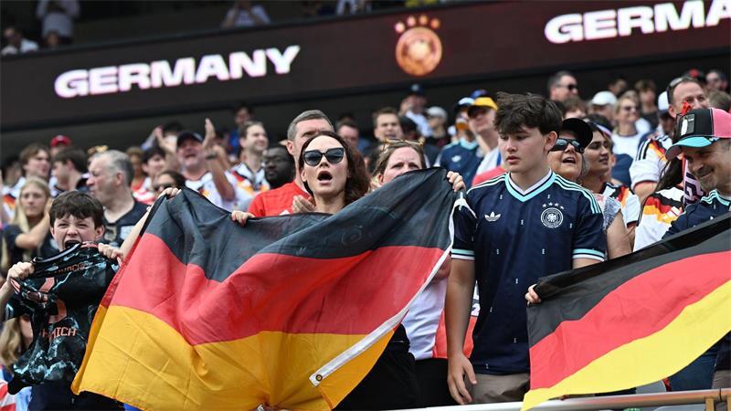 Dürfen in der Nations League wieder auf Stehplätze: Fans der deutschen Nationalmannschaft. (Archiv)  