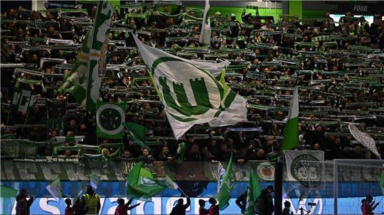 Düstere Zeiten beim VfL Wolfsburg: Erstmals seit 1996/97 spielt der Verein zweitklassig. (Archivbild)