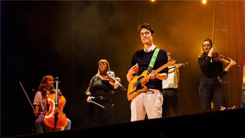 Dunkle Stimme, mitreißender Groove: AnnenMayKantereit kommen auch nach Hamburg. (Archivbild)