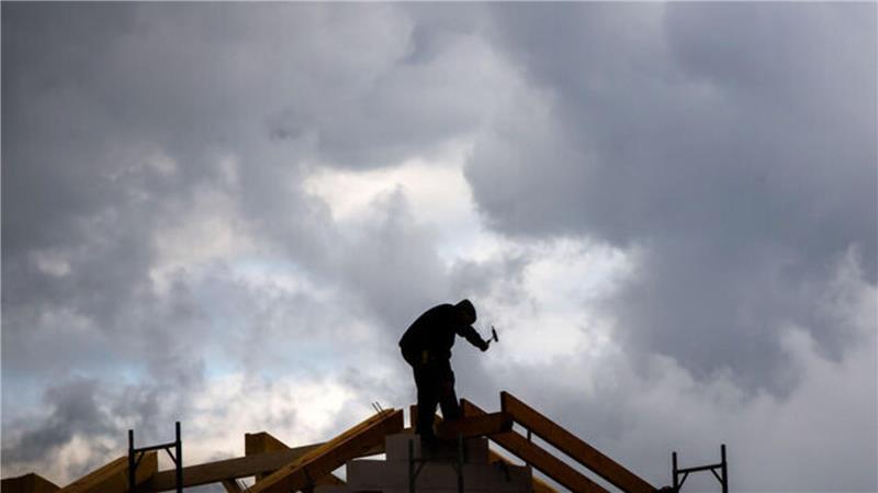 Dunkle Wolken liegen über der Baubranche. Getrieben durch hohe Material- und Finanzierungskosten, Fachkräftemangel sowie sinkende Nachfrage im Wohnungsbau, verzeichnete das Baugewerbe zuletzt überdurchschnittlich viele Pleiten.