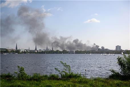 Feuer am Hamburger Holstenwall - Ermittlungen zur Ursache laufen