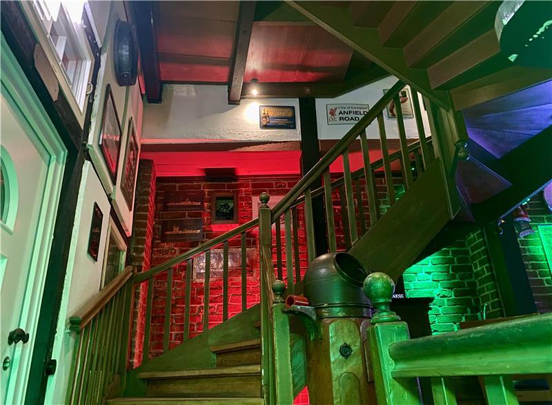 Auf Kneipentour in Buxtehude: Wenn der Abend anders endet als geplant Dunkles Holz, roter Backstein, grüne Akzente: Ein Pub, so wie man ihn erwartet.