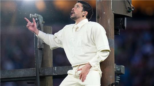 Durch Stars wie Bad Bunny ist der „Crotch Grab“ zum kulturellen Phänomen geworden. (Archivbild)