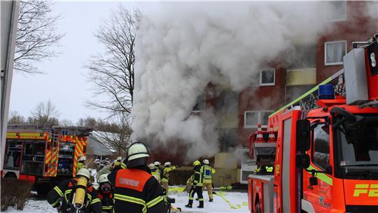 Durch den Brand einer Wohnung in Stade entstand starker Qualm.