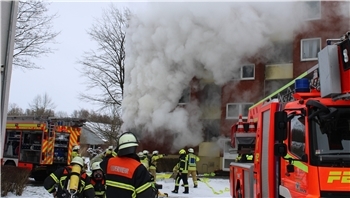 Durch den Brand einer Wohnung in Stade entstand starker Qualm.