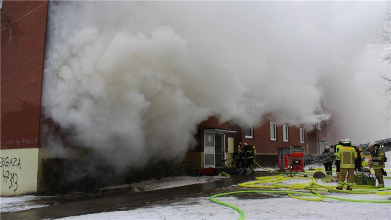 Durch den Brand einer Wohnung in Stade entstand starker Qualm.