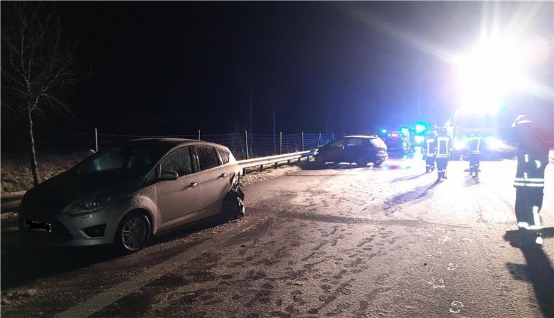 Durch den Schneefall am Freitagmorgen kam es auf der A26 zu einem Unfall.