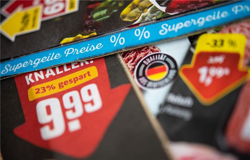Was TAGEBLATT-Nutzer zum Aus von Rewe-Werbeprospekten sagen Durch den Verzicht auf Werbeprospekte spart Rewe nach eigenen Angaben jährlich mehr als 73.000 Tonnen Papier und 70.000 Tonnen CO2 ein.