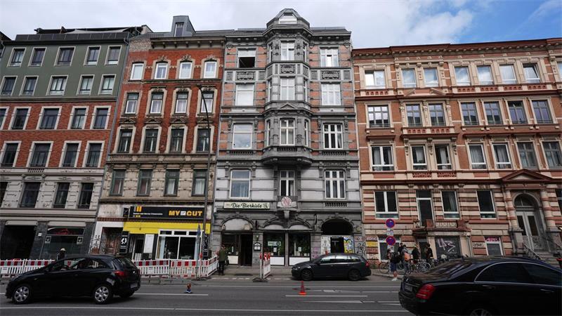 Durch die Baumängel an dem Altbau sind auch zwei Nachbargebäude in Mitleidenschaft gezogen.  
