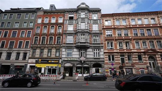 Durch die Baumängel an dem Altbau sind auch zwei Nachbargebäude in Mitleidenschaft gezogen.
