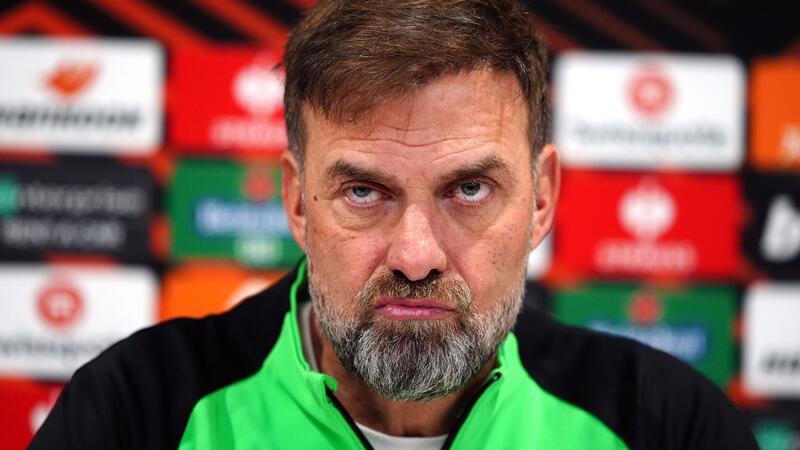 Klopp nach Pleite gegen Bergamo: „Kann man nicht schönreden“ Durch die Niederlage gegen Atalanta Bergamo drohen Liverpool und Trainer Jürgen Klopp nun das Aus in der Europa League.
