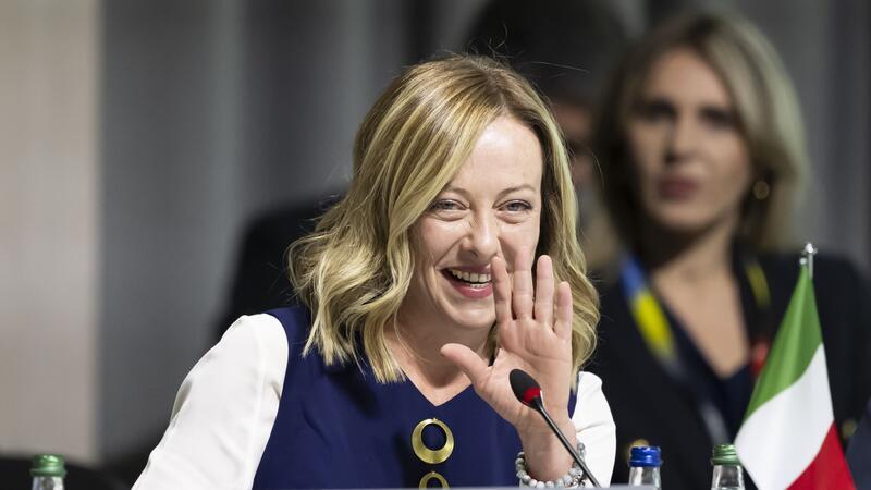 Durch die Reform würde den italienischen Institutionen Stabilität verliehen, erklärt Giorgia Meloni.