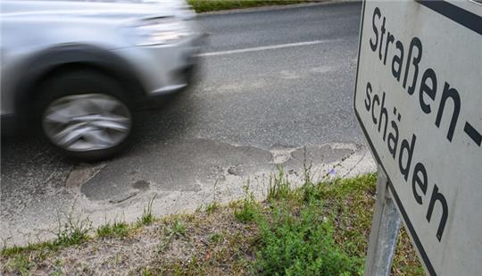 Durch die Straßenausbaubeiträge haben Kommunen die Möglichkeit, Straßensanierungen zu finanzieren. Doch rechtlich ist das höchst angreifbar.