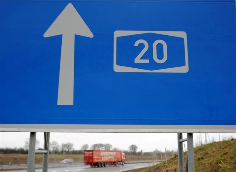 A-20-Gegner: Moorschutz-Ziele passen nicht zum Autobahn-Bau Durch die geplante Autobahn 20 zwischen Bad Segeberg und Westerstede würden aber großflächig Moorböden zerstört, sagen die Autobahn-Gegner. Foto: dpa-Bildfunk