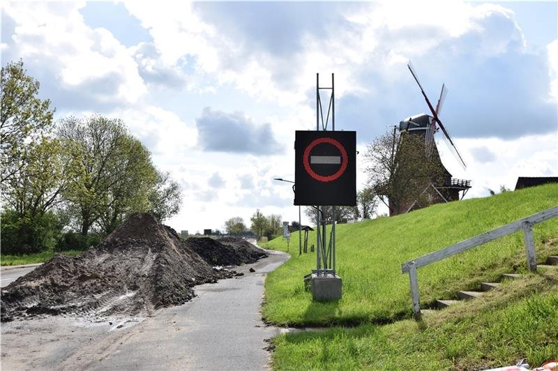 Durchfahrt verboten: Blick auf die Baustelle an der Borsteler Mühle. Foto: Battmer