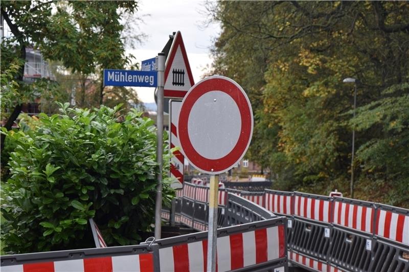 Durchfahrt verboten heißt es auch für Anwohner der Stichstraße Mühlenweg. Wenn sie auf die Baustelle Altländer Straße (L 125) fahren, tun sie dies illegal und auf eigene Gefahr. Foto: Battmer