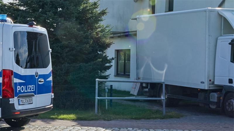 Polizeiaktion gegen Nazi-Musik - 33.000 Tonträger gefunden Durchsuchungen gab es nicht nur in Mecklenburg-Vorpommern. Auch andere Bundesländer sowie das europäische Ausland waren betroffen.