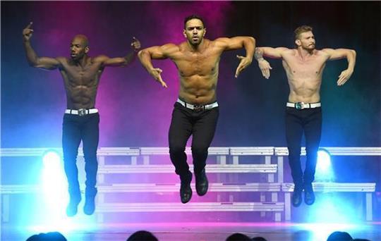 Durchtrainierte Männerkörper konnte das zu 99 Prozent weibliche Publikum bei den Chippendales bewundern. Foto: Scheer