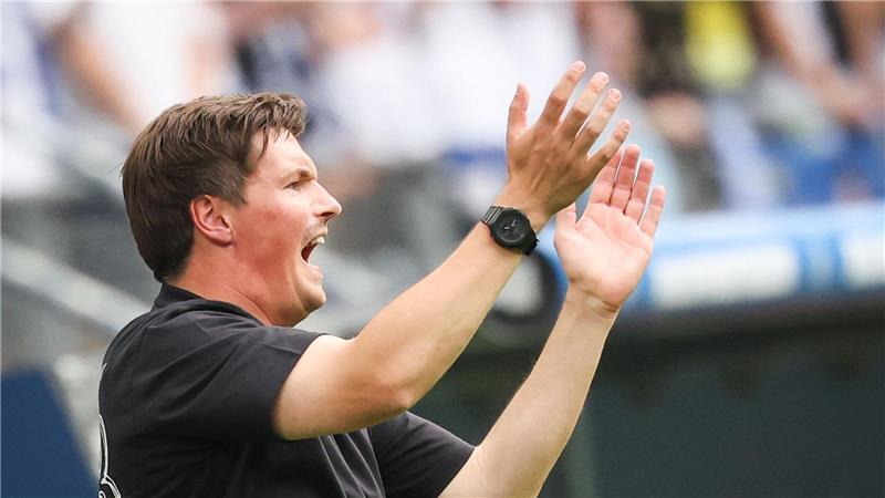 Durfte den ersten Bundesliga-Sieg bejubeln: HSV-Trainer Merlin Polzin (Archiv) 