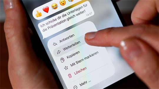 Durfte eine Frau Nachrichten einer Freundin einfach weiterleiten? (Symbolbild)