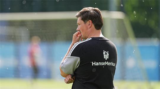 Durfte mit dem ersten Auftritt von Zugang Patson Daka zufrieden sein: HSV-Trainer Merlin Polzin. (Archivbild) 