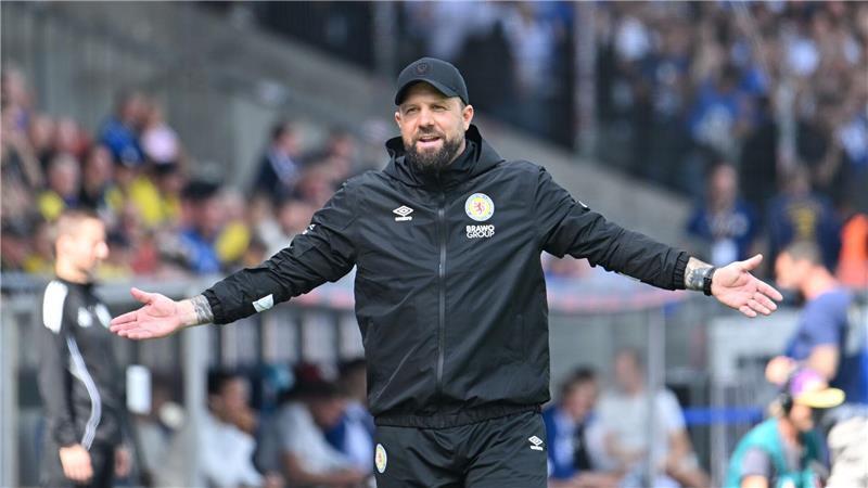 Später Ausgleich: 1:1 zwischen Braunschweig und Bielefeld Durfte sich nach dem Pokal-Aus über eine starke Leistung seines Teams freuen: Eintracht-Trainer Heiner Backhaus.