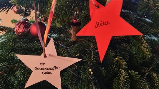 Duschgel, Mütze oder ein kleines Spiel: Wer eine gute Tat vor Weihnachten erledigen möchte, hat im Rathaus in Harsefeld Gelegenheit dazu.