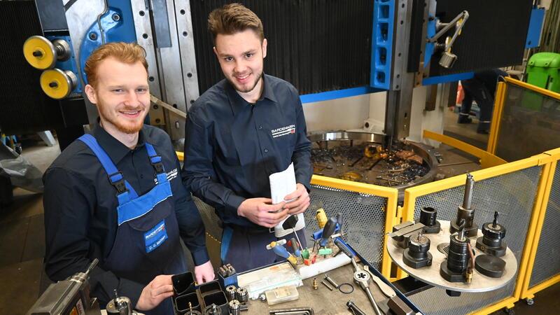 Dustin Matthies und Artur Gefner machen eine Ausbildung bei Bardenhagen - als Zerspanungs- und als Feinwerkmechaniker.