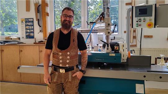 Dustin Scheibler hat sich mit seiner Tischlerei in Selsingen auf den Bau von Tiny Houses spezialisiert.