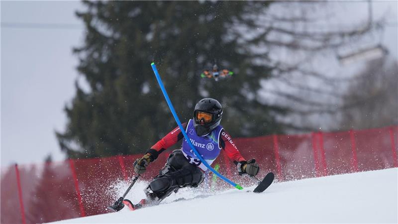 Dynamisch im Stangenwald: Anna-Lena Forster.